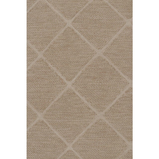 Rug & Kilim’s Scandinavian-Inspired Rug, Geometric Diamond Lattice in Beige For Sale In New York - Image 6 of 8