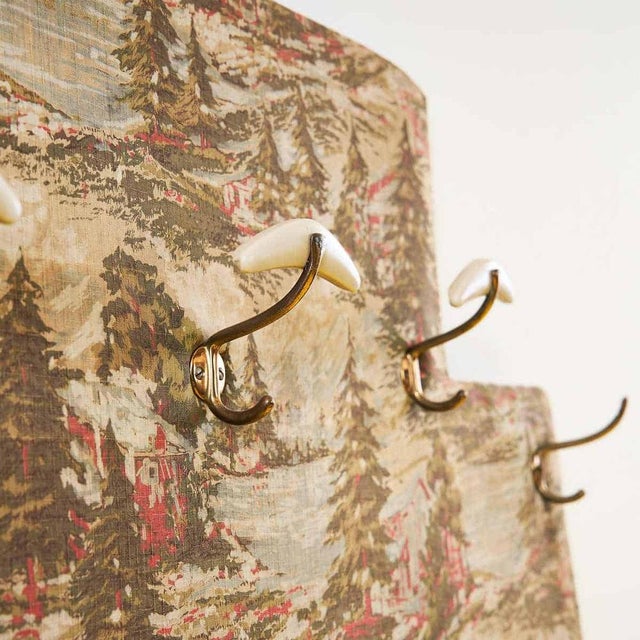 Discover our vintage coat hanger, a unique design piece that adds a touch of retro elegance to your space. This piece,...