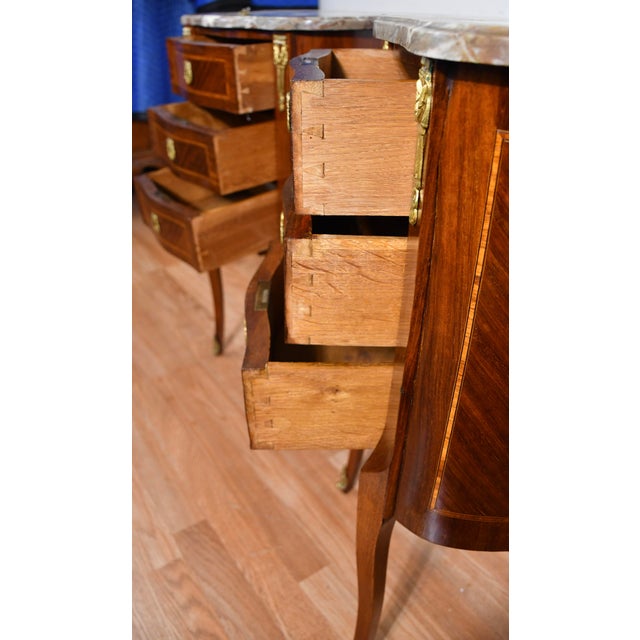 1900 Pair French Louis XV Walnut Satinwood Marble Top Nightstands Bedside Tables For Sale - Image 13 of 18