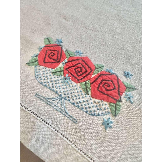 Vintage Linen Tea Towel Appliqué Stylized Roses 1930s Art Deco Graphic Embroidery For Sale In Philadelphia - Image 6 of 10