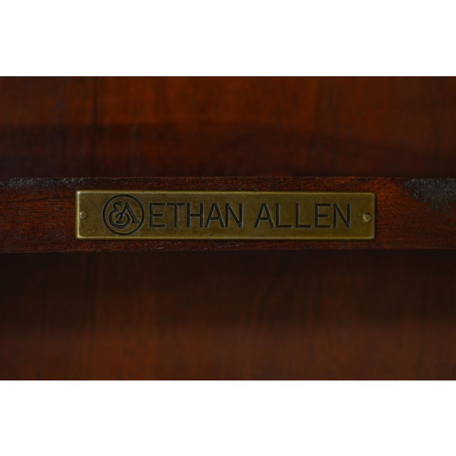Ethan Allen Georgian Style Mahogany Occasional Lamp Table For Sale - Image 13 of 14