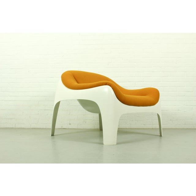 Artemide Space Age Fiberglass Lounge Chair by Sergio Mazza for Artemide, 1960s For Sale - Image 4 of 18
