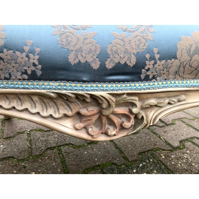 Vintage French Louis XVI Cream Beech Blue Damask Settee – 1 Pc For Sale - Image 10 of 11
