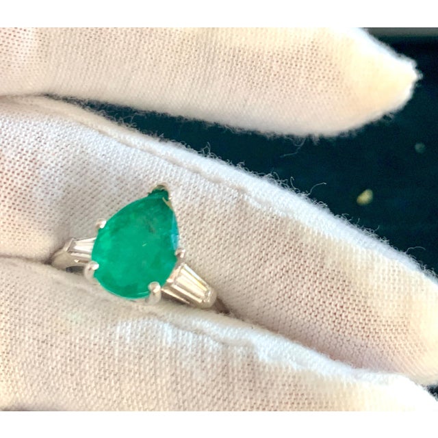 3.5 Carat Pear Cut Emerald and Diamond Ring 14 Karat White Gold For Sale - Image 10 of 18