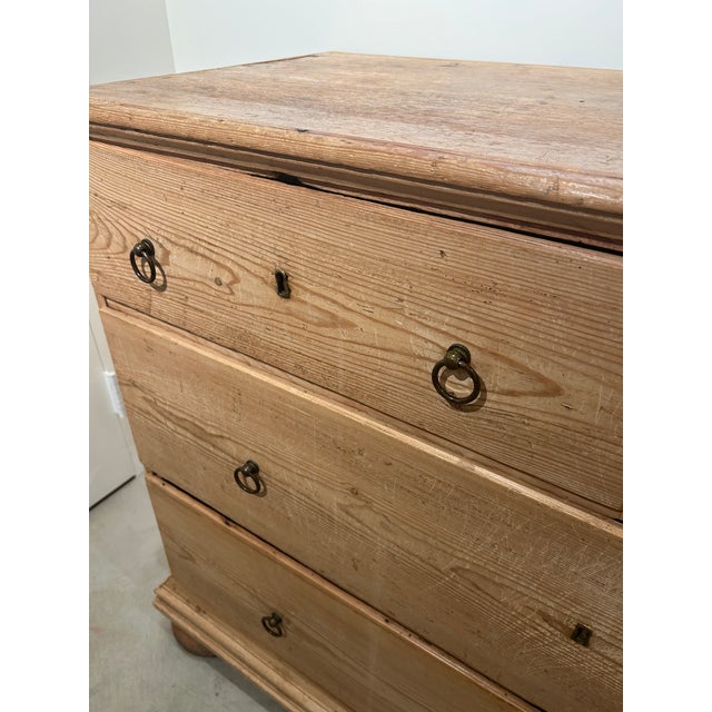 19th Century English Natural Pine Chest of Drawers For Sale - Image 17 of 17