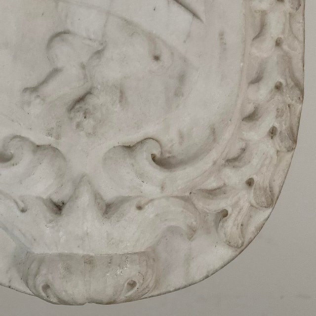 17th Century French Carrara Marble Heraldic Lion Crest With Cherub For Sale In Dallas - Image 6 of 16