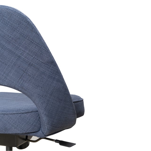 2010s Saarinen Executive Armless Chair in Ocean Blue Woven Leather Swivel Base by Eero Saarinen for Knoll For Sale - Image 5 of 9