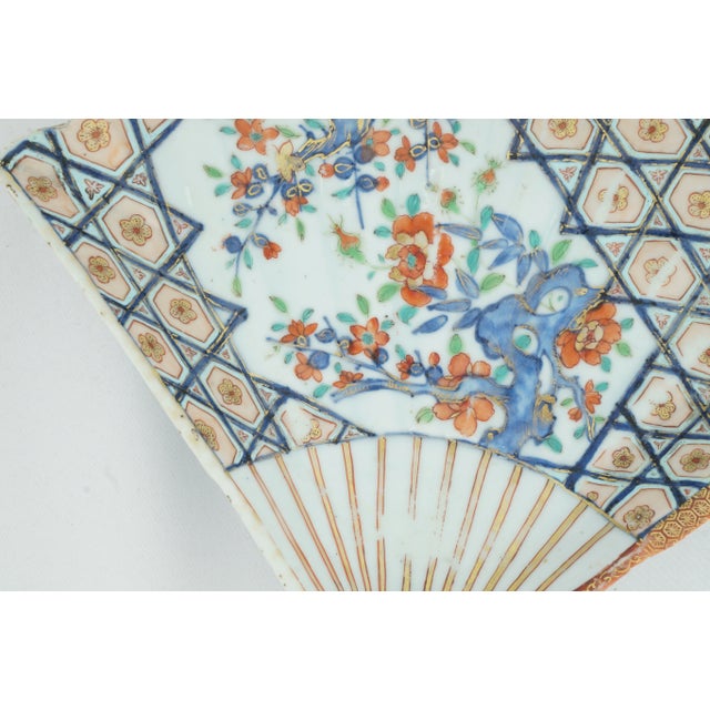 Early 18th Century Kangxi Chinese Imari Fan Dish 1662-1722 For Sale - Image 5 of 7