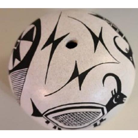 1980s Vintage, Native American Acoma Pueblo Seed Jar With Mimbres Figures Signed by Husband/Wife Team: Cerno For Sale - Image 5 of 6