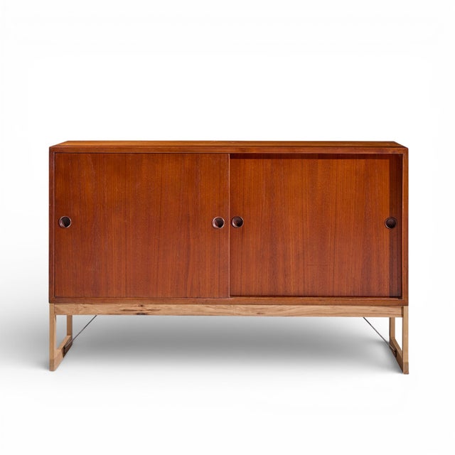 Børge Mogensen Öresund Mid Century Swedish Teak and Oak Cabinet Credenza This credenza measures: 53 wide x 18 deep x 33.25...