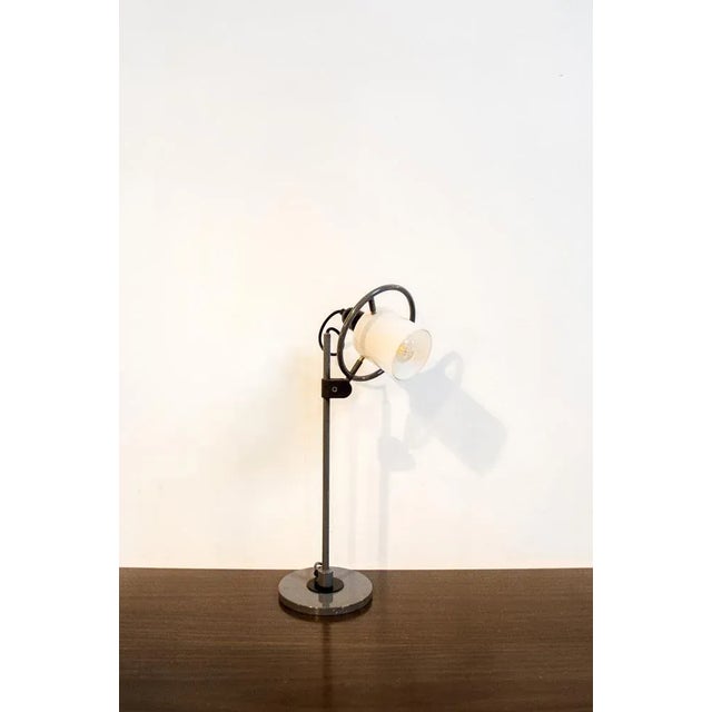 Snoded lacquered metal desk lamp, glass lampshade. Italian production 80s European Plug (up to 250V).The wiring of this...