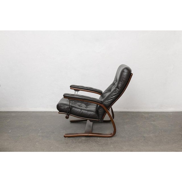 1970s Set of Panter Leather Chair with Ottoman by Arnt Lande for Westnofa, Norway, 1970s For Sale - Image 5 of 9