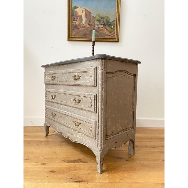 French Chest of Drawers in Grey For Sale - Image 3 of 7
