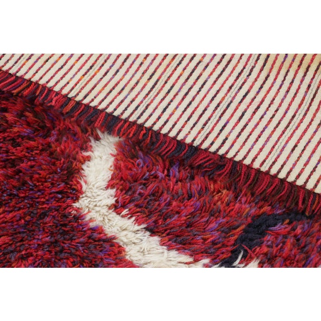 Textile Vintage Swedish Rya Rug With Red Field and Concentric Geometry - Rug & Kilim For Sale - Image 7 of 8