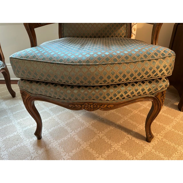 French Pair of Vintage French Louis XIV-Style Carved Fauteuil Chairs by Baker Furniture Company. For Sale - Image 3 of 6