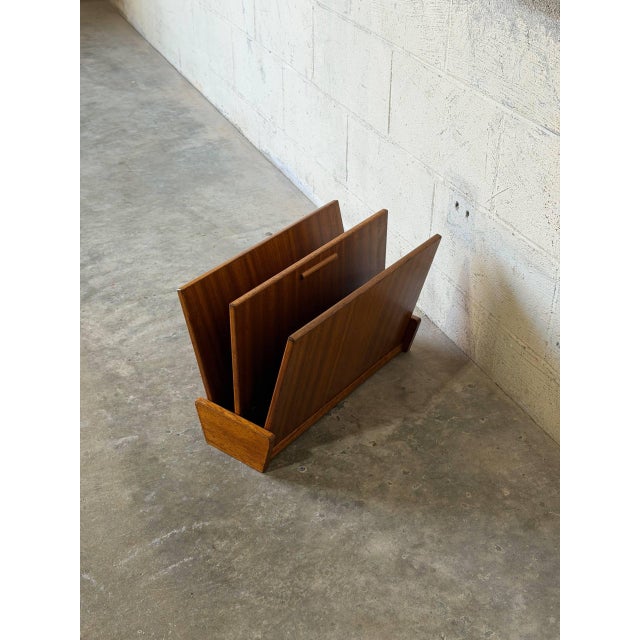 Wood Teak Magazine Holder and Storage Rack With Center Handle Vintage Mid-Century Modern 1960s For Sale - Image 7 of 8