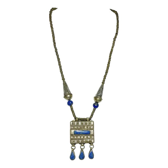 Early 20th Century Tibetan Silver Alloy & Lapis Lazuli Gau Amulet Box Necklace For Sale