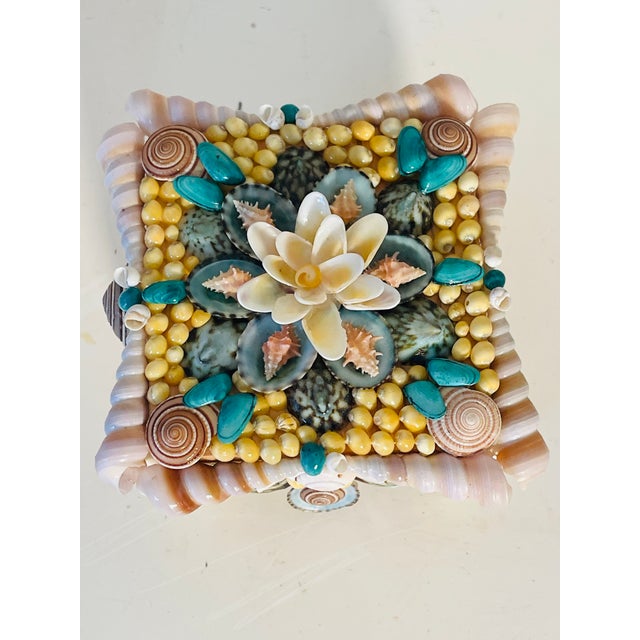 1980s Fabulous Sea Shell Encrusted Gift Box For Sale In Miami - Image 6 of 6