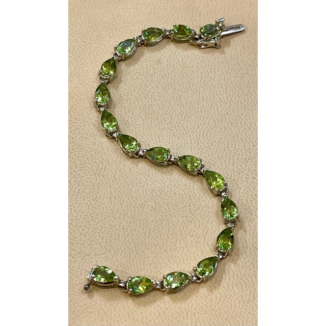 15 Carat Genuine Natural Peridot & Diamond Tennis Bracelet 14 Karat White Gold For Sale - Image 11 of 18