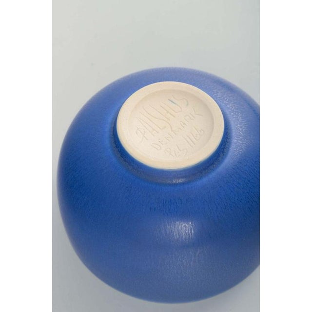 Matte Deep Blue Glazed Stoneware Bowl by Per Linnemann-Schmidt for Palshus, 1960s For Sale - Image 3 of 4