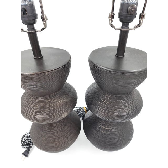 Visual Comfort Pair of Kelly Wearstler Utopia Table Lamps in Bronze for Visual Comfort For Sale - Image 4 of 8