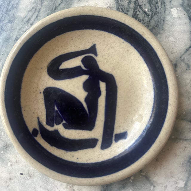 Vintage made in Mexico Matisse style plate, with tie so it can be hung on the wall or used as a catch-all.