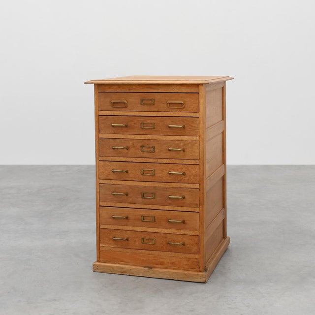 Industrial Oak Filing Cabinet with Brass Handles, United Kingdom, 1920s For Sale - Image 15 of 15