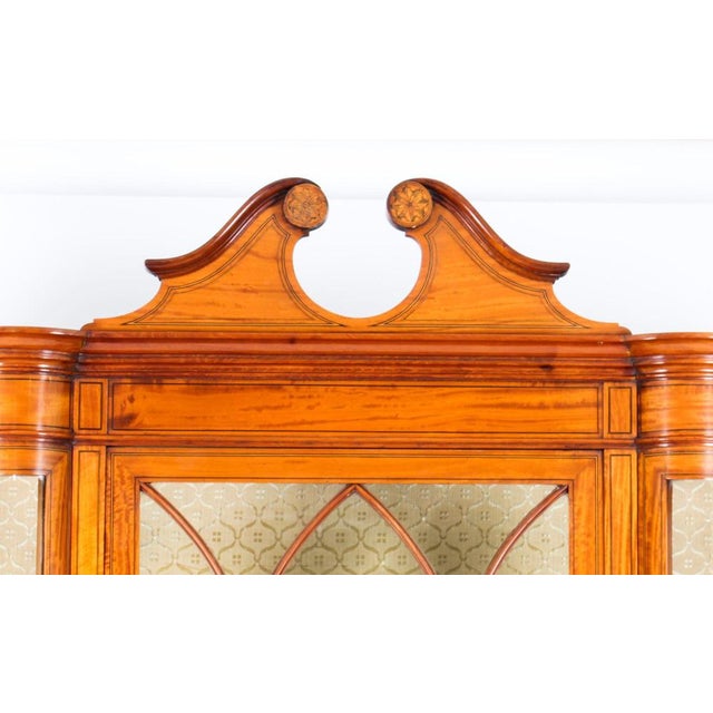 Brown Edwardian Inlaid Satinwood Serpentine Display Cabinet, 19th Century For Sale - Image 8 of 18