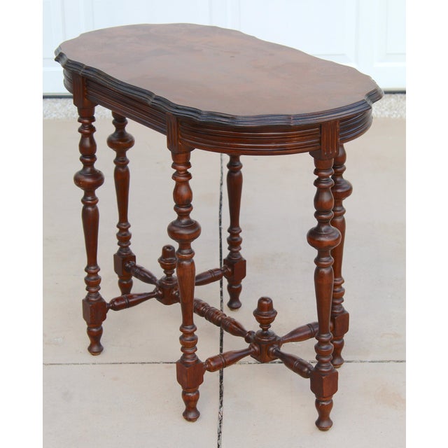 1910s Elegant Early 20th Century Victorian-Style Flame Mahogany Library Table For Sale - Image 5 of 17