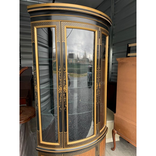 Wood 1980s Drexel 'Et Cetera' Chinoiserie Decorated Corner Display Cabinet For Sale - Image 7 of 17