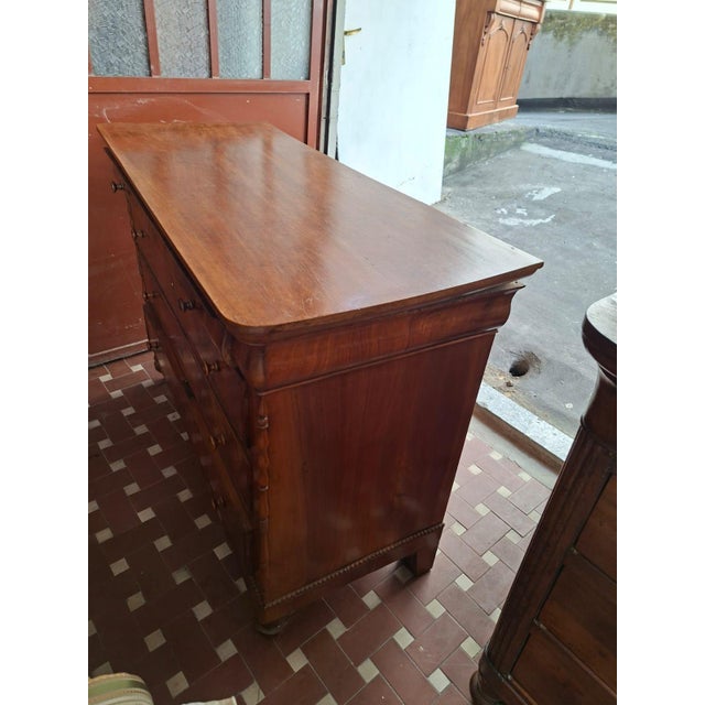Chest of Drawers in Walnut, 1890, in Very Good conditions. Designed 1890 to 1919