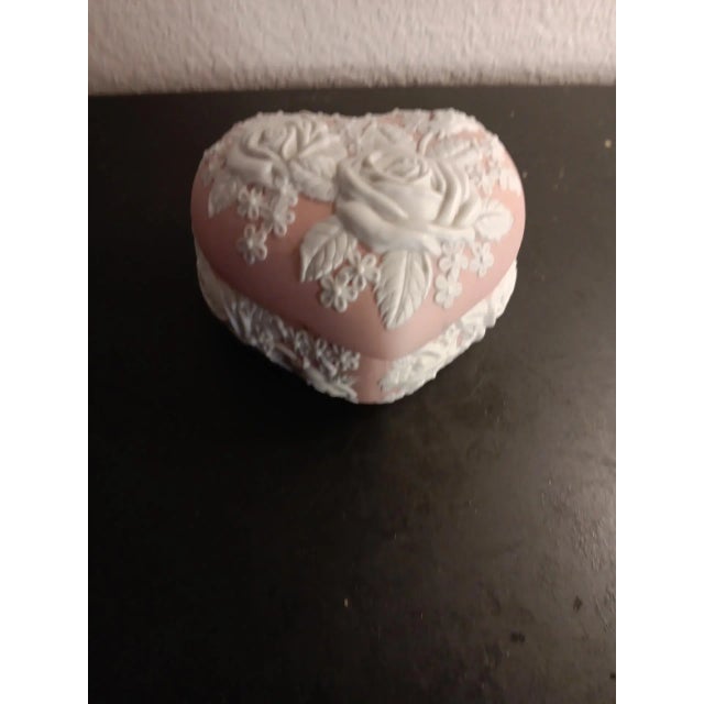 Ceramic 1980s San Francisco Music Comp Ornate Pink Jasperware Heart Trinket Box For Sale - Image 7 of 7