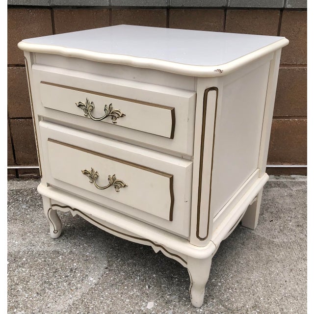 French Provincial Vintage French Provincial Ivory & Gold Side/End Table Nightstand For Sale - Image 3 of 14