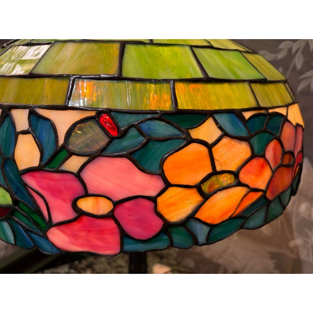 Glass 1910s Art Nouveau Wilkinson Co. Floral Stained Glass Table Lamp For Sale - Image 7 of 11