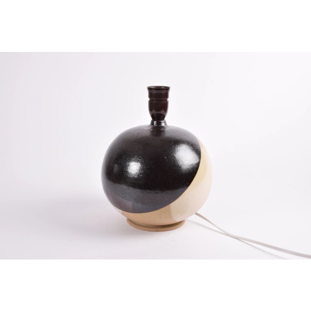 1970s Danish Modern Ball Shaped Ceramic Table Lamp with Circle Decor by Heerwagen, 1970s For Sale - Image 5 of 12