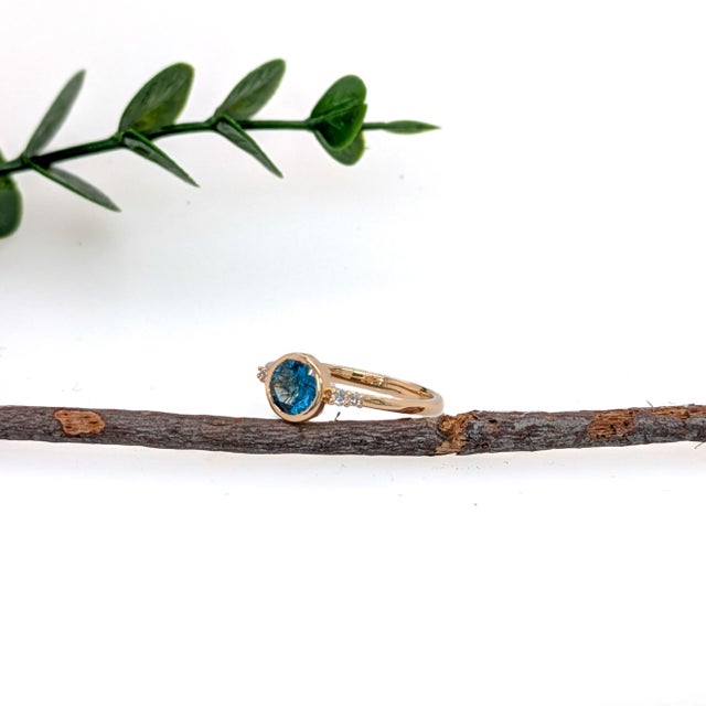 London Blue Topaz Ring W Natural Diamond Accents in 14k Yellow Gold | Round 6mm For Sale - Image 4 of 6