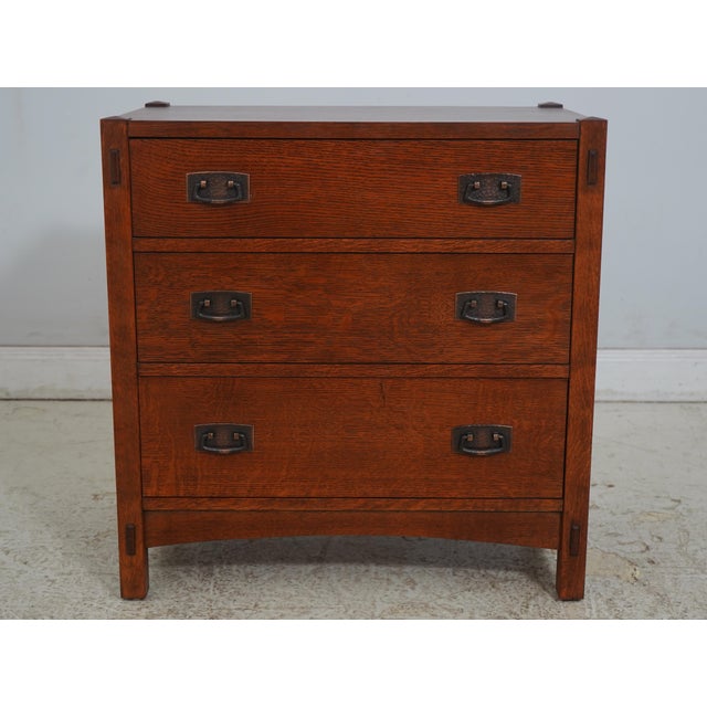 Mission Pair of Stickley Mission Oak 3 Drawer Chests For Sale - Image 3 of 18
