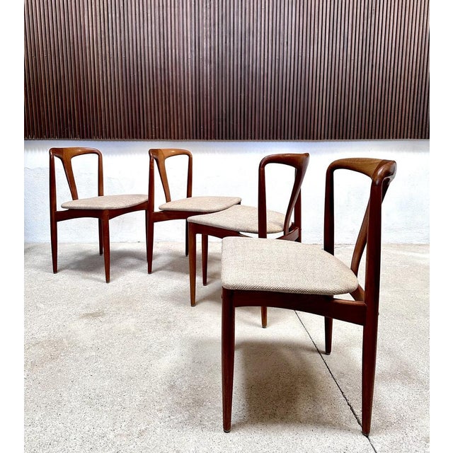 Mid-Century Modern Model Juliane Teak Dining Chairs by Johannes Andersen for Uldum Møbelfabrik, Denmark, 1960s, Set of 4 For Sale - Image 3 of 18