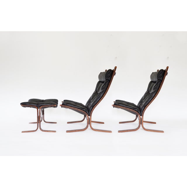 A true icon of Norwegian design, this 1960s Siesta Lounge Chair by Ingmar Relling for Westnofa captures the essence of...