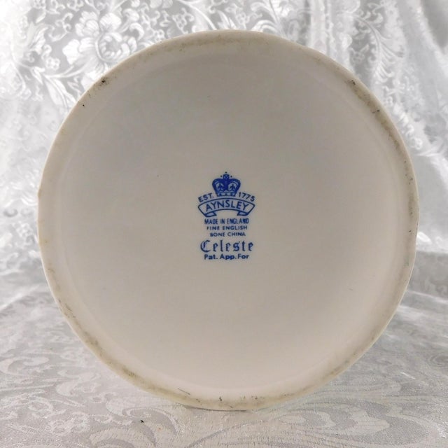 Ceramic 1970s John Aynsley & Sons White Floral Footed Vase in Celeste For Sale - Image 7 of 8
