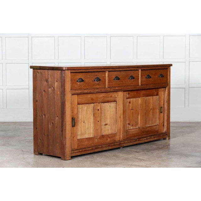 Large 19th Century English Pine Dresser Base, 1880s For Sale - Image 6 of 17