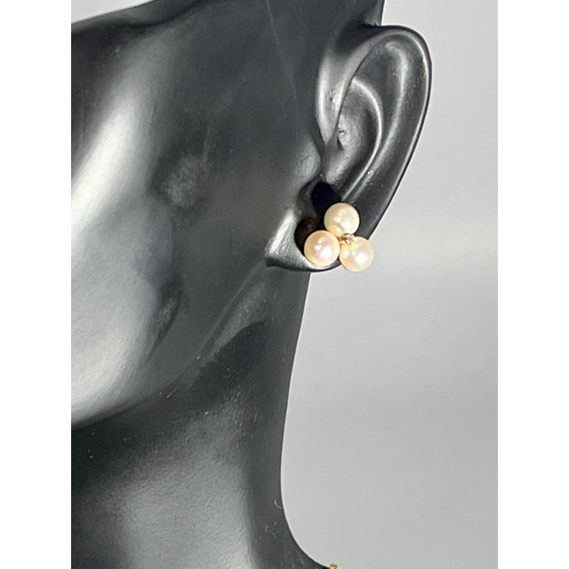 Tripod Pearl Stud Earring With Tiny Diamond in 14 Karat Yellow Gold For Sale In New York - Image 6 of 8