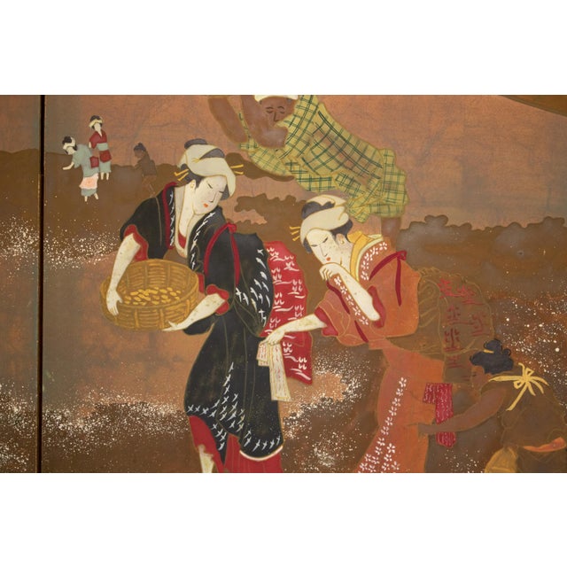 1960s Shōwa Era After Hokusai "View of Gathering Shellfish at Low Tie", Japanese Byobu Screen For Sale - Image 5 of 12