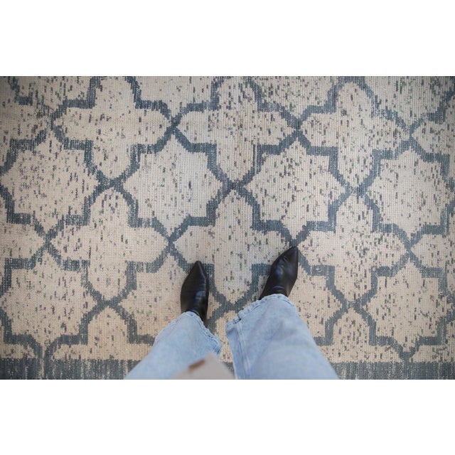 :: Repeating paneled design in lattice orientated alternating contour rows reciprocating throughout with heavy abrashes...