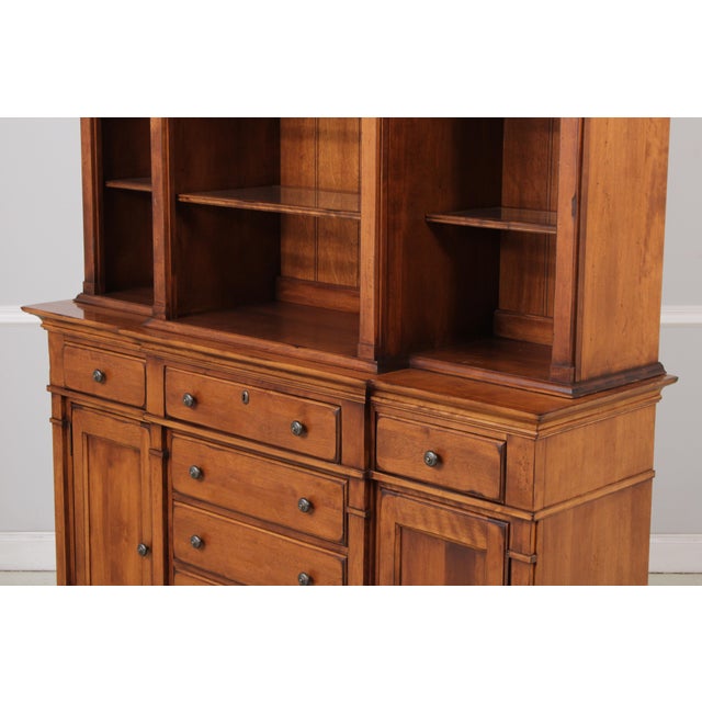 Nichols & Stone Williamsburg Maple Bookcase Display Cabinet For Sale - Image 14 of 18