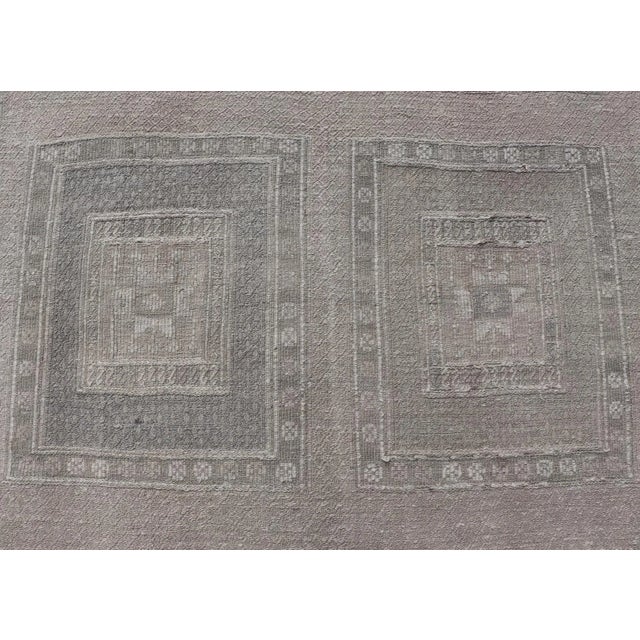 Mid 20th Century Vintage Turkish Embroidered Kilim With Geometric Box Design in Earthy Tones For Sale - Image 10 of 12