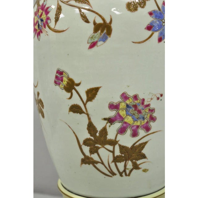 Vintage Oriental Chinese Porcelain Bulbous Jardinière Floral Oriental Table Lamp For Sale - Image 11 of 12