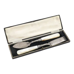 Late 19th Century Victorian or Edwardian Pair of Silver Desert Cutlery Pieces With Mother-Of-Pearl Handles