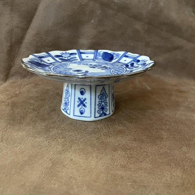 Chinoiserie Late 20th-Century Blue and White Porcelain Footed Dish - Set of 2 For Sale - Image 3 of 6