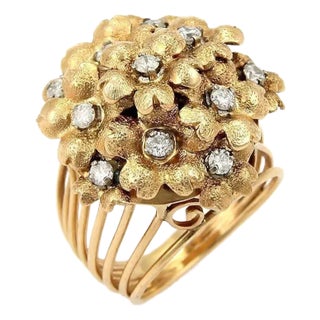 Diamonds Spring Flowers 18k Yellow Gold Cluster Ring, Size 4 For Sale